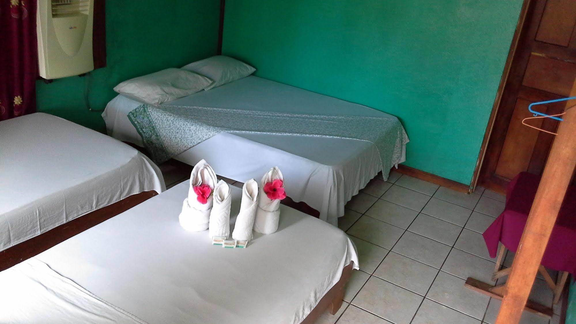 Cabinas Miss Miriam 2 Tortuguero Exterior foto